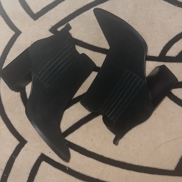 NINE WEST size 11M. Ankle boots. Black leather upper - Picture 7 of 10